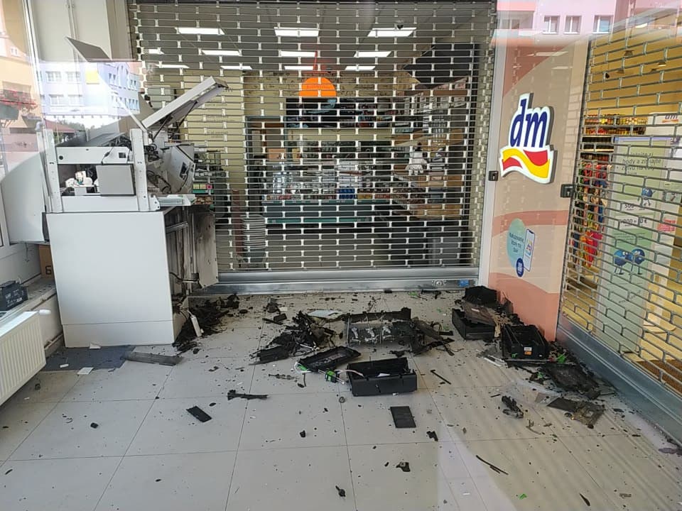 Взрыв банкомата в Братиславе: неизвестные подорвали терминал на Длгих Дьелах