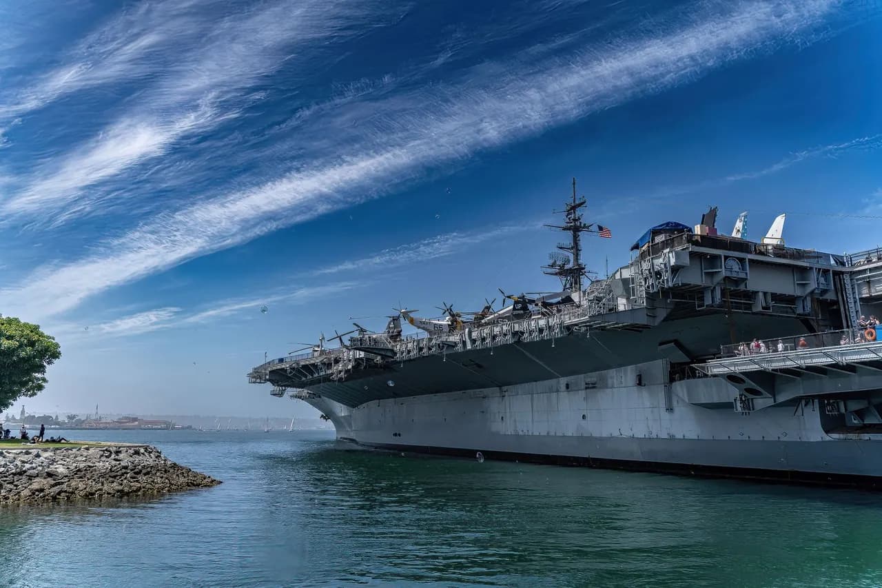 Кризис на борту USS Abraham Lincoln: моряки жалуются на невыносимые условия, Трамп назвал срок службы «недостаточным»