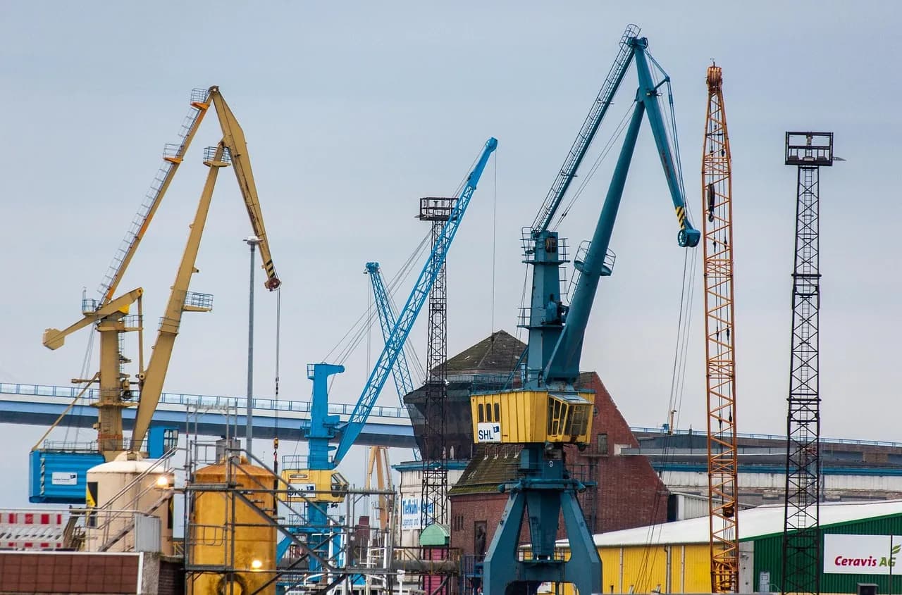 Россия нанесла серию ударов по энергетическим и портовым объектам Украины