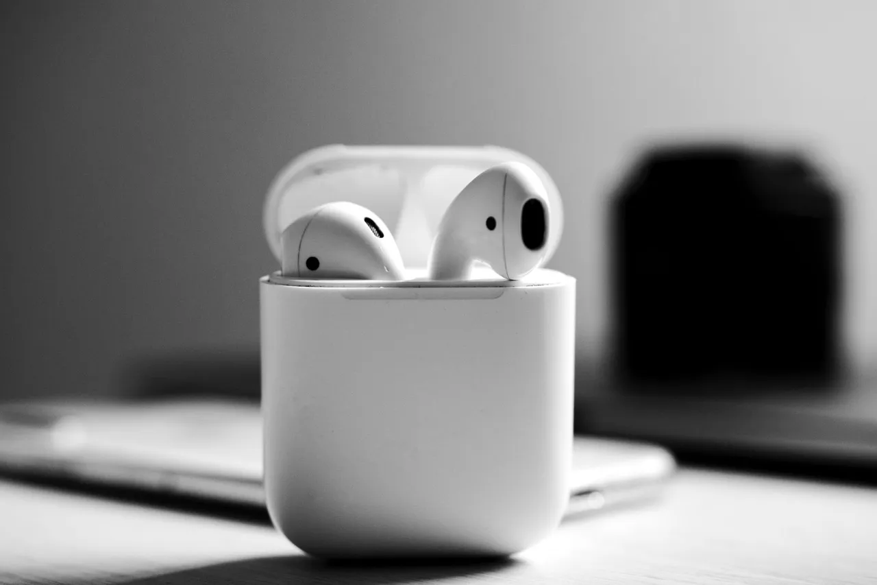 Нові AirPods від Apple отримають камери для роботи зі штучним інтелектом